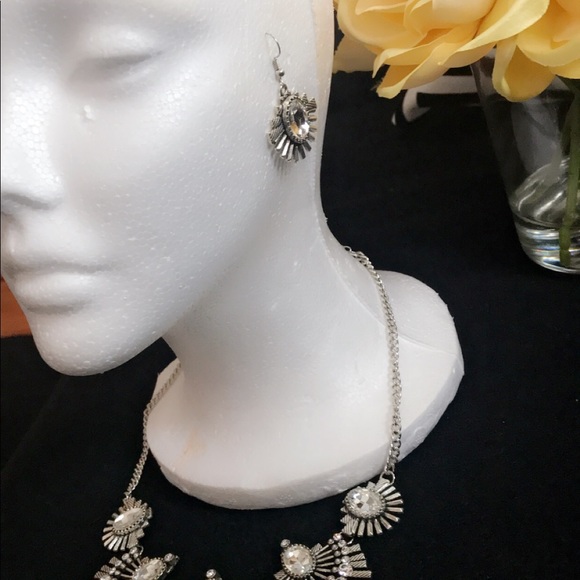 Necklace with matching earrings - Picture 3 of 3